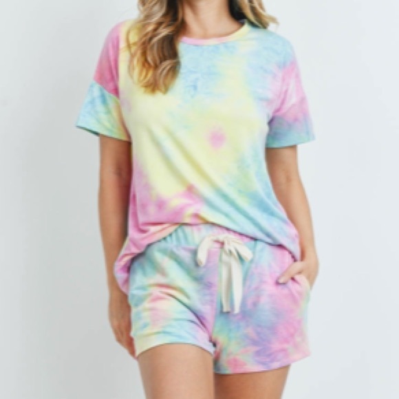 Tie Dye Top & Shorts Lounge Set - Picture 4 of 9